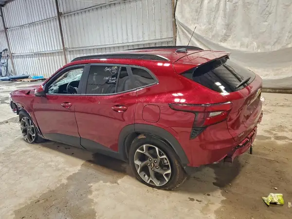 KL77LHEP0SC234342 2025 CHEVROLET TRAX - Image 2