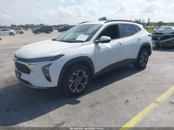 KL77LHEP0SC234583 2025 CHEVROLET TRAX - Image 2
