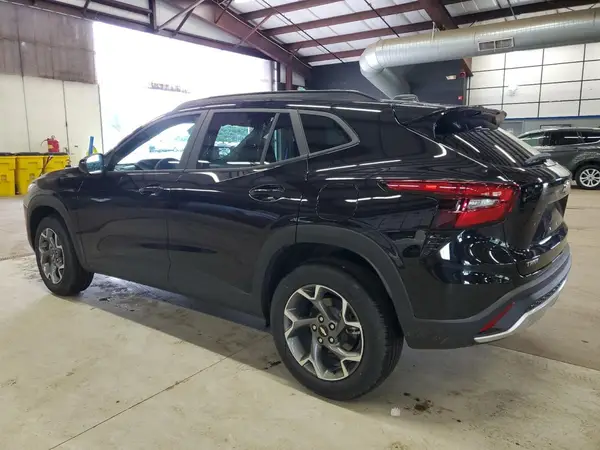 KL77LHEP0SC237614 2025 CHEVROLET TRAX - Image 2