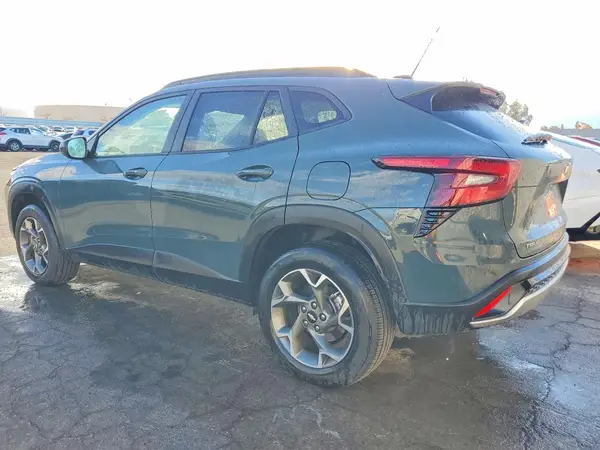KL77LHEP0SC237645 2025 CHEVROLET TRAX - Image 2