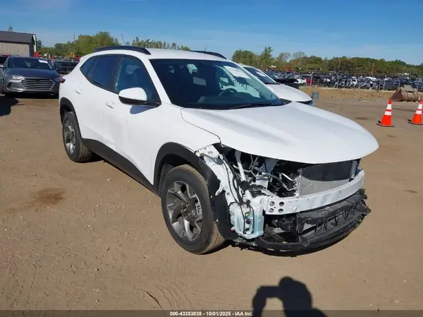 KL77LHEP0SC237838 2025 CHEVROLET TRAX - Image 1