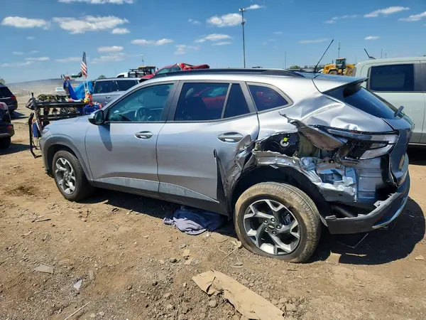 KL77LHEP0SC238388 2025 CHEVROLET TRAX - Image 2