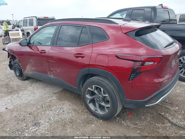 KL77LHEP0SC240853 2025 CHEVROLET TRAX - Image 2