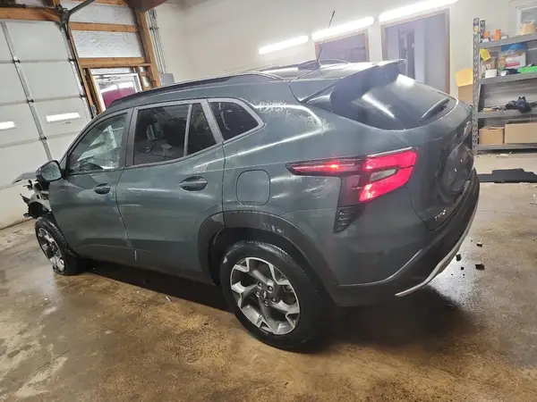 KL77LHEP0SC241629 2025 CHEVROLET TRAX - Image 2