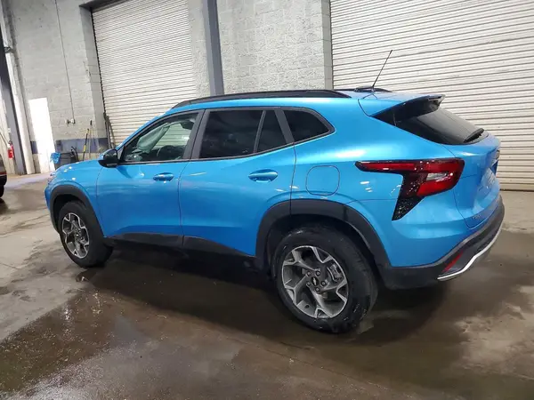 KL77LHEP0SC244708 2025 CHEVROLET TRAX - Image 2