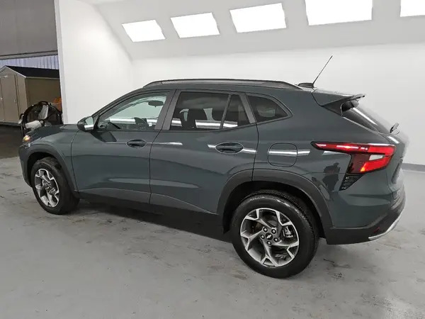 KL77LHEP0SC246605 2025 CHEVROLET TRAX - Image 2
