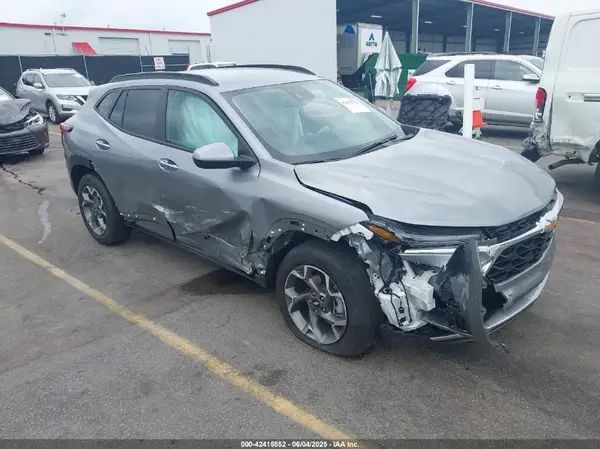 KL77LHEP0SC250668 2025 CHEVROLET TRAX - Image 1