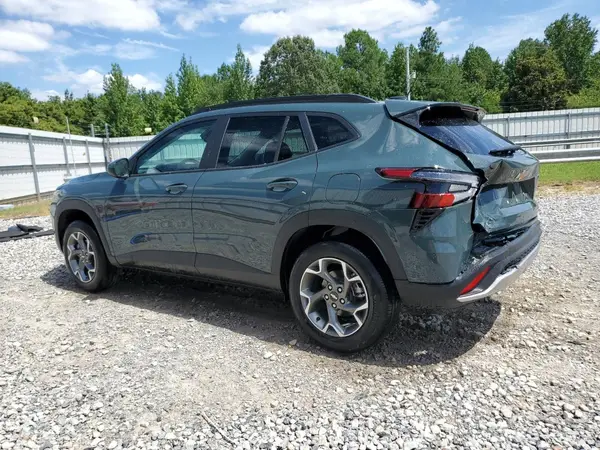 KL77LHEP0SC256082 2025 CHEVROLET TRAX - Image 2