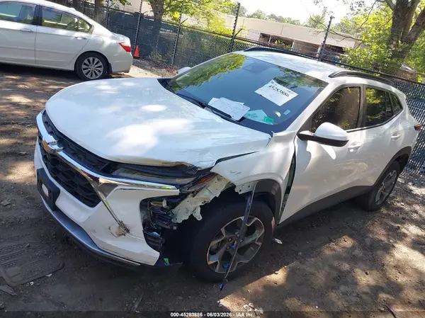 KL77LHEP0SC257331 2025 CHEVROLET TRAX - Image 2