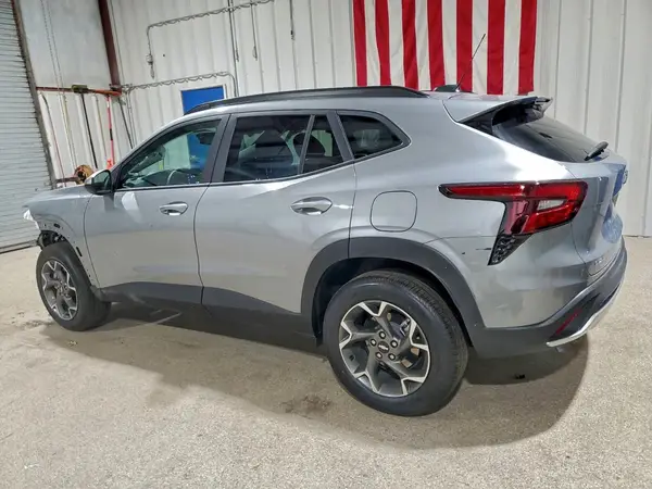 KL77LHEP0SC258754 2025 CHEVROLET TRAX - Image 2