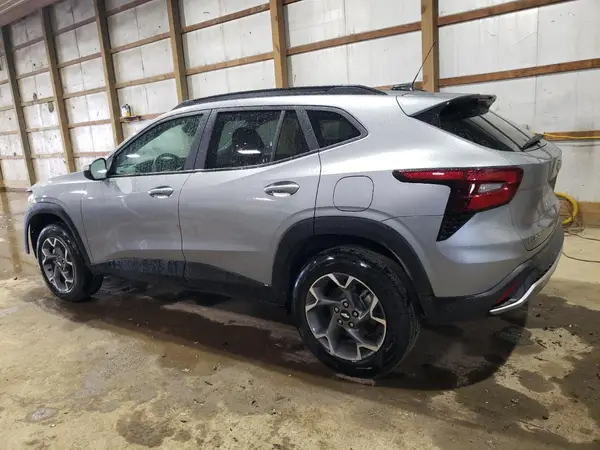 KL77LHEP0SC258804 2025 CHEVROLET TRAX - Image 2
