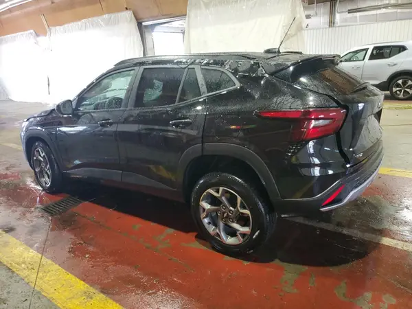 KL77LHEP0SC261203 2025 CHEVROLET TRAX - Image 2