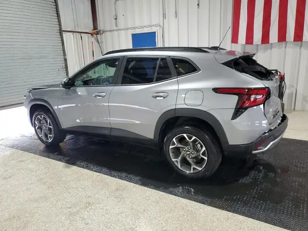 KL77LHEP0SC267700 2025 CHEVROLET TRAX - Image 2