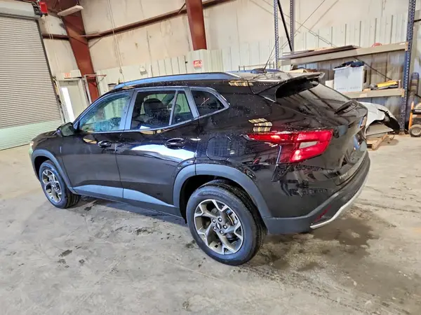 KL77LHEP0SC267812 2025 CHEVROLET TRAX - Image 2