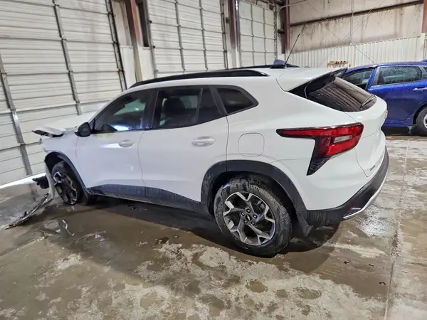 KL77LHEP0SC268233 2025 CHEVROLET TRAX - Image 2