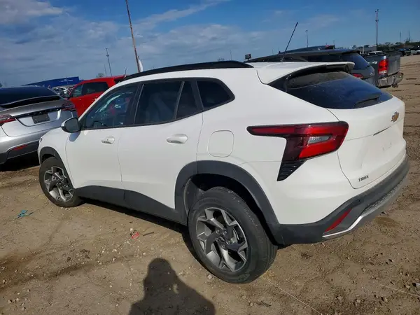 KL77LHEP0SC268376 2025 CHEVROLET TRAX - Image 2