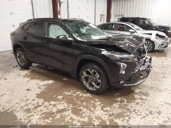 KL77LHEP0SC268393 2025 CHEVROLET TRAX - Image 1