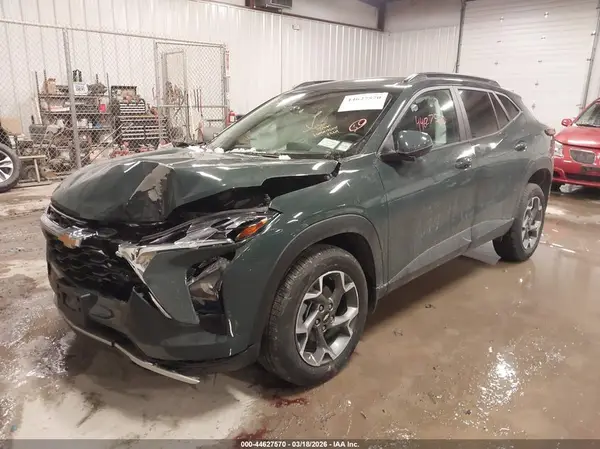 KL77LHEP0SC278440 2025 CHEVROLET TRAX - Image 2