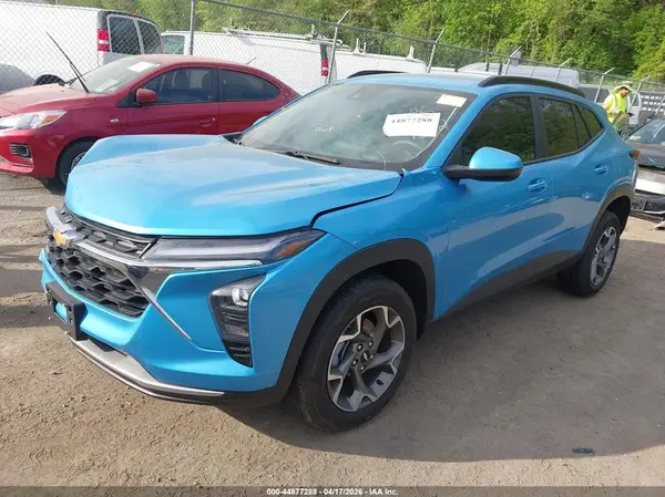 KL77LHEP0SC284562 2025 CHEVROLET TRAX - Image 2