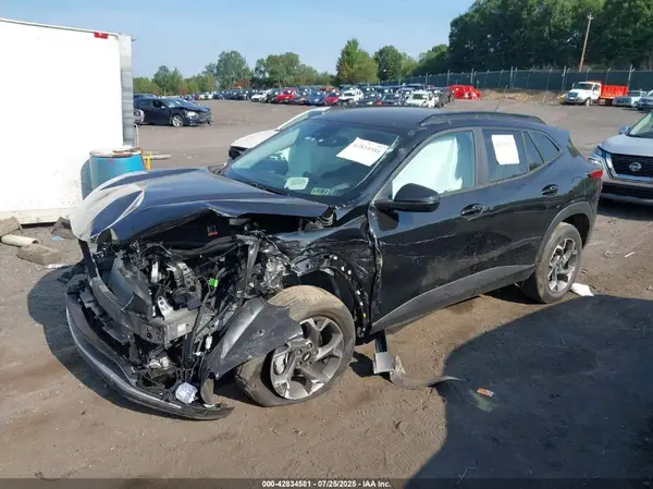 KL77LHEP0SC287204 2025 CHEVROLET TRAX - Image 2