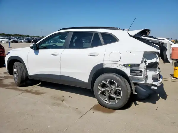 KL77LHEP0SC306852 2025 CHEVROLET TRAX - Image 2
