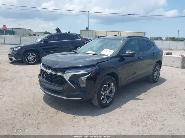KL77LHEP0SC307872 2025 CHEVROLET TRAX - Image 2