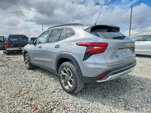 KL77LHEP0SC308195 2025 CHEVROLET TRAX - Image 2