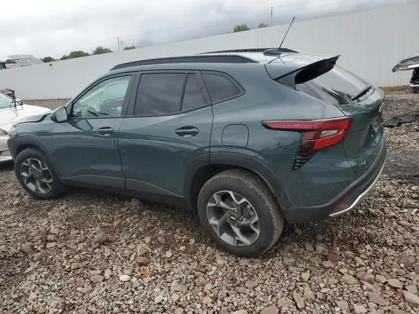 KL77LHEP0SC309296 2025 CHEVROLET TRAX - Image 2