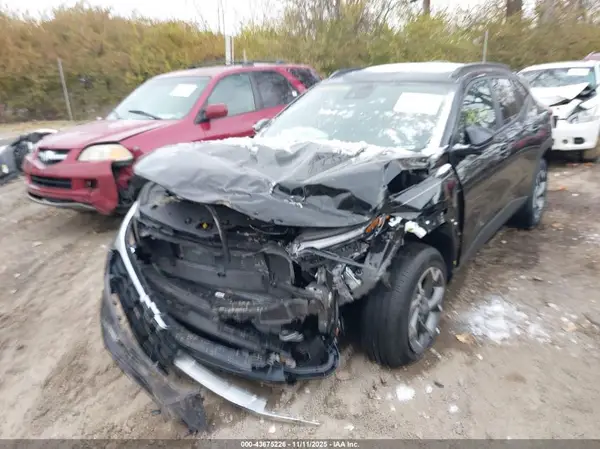 KL77LHEP0SC311260 2025 CHEVROLET TRAX - Image 2