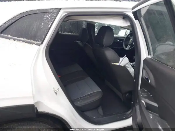 KL77LHEP0SC322159 2025 CHEVROLET TRAX - Image 8