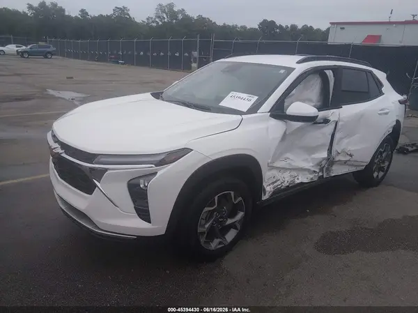 KL77LHEP0SC322906 2025 CHEVROLET TRAX - Image 2