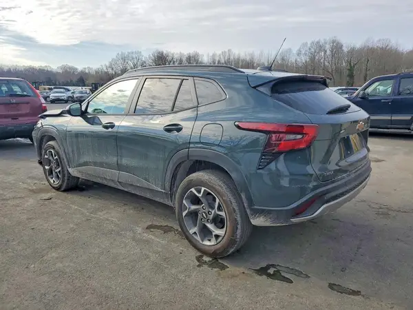 KL77LHEP0SC331735 2025 CHEVROLET TRAX - Image 2