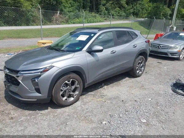 KL77LHEP0SC344257 2025 CHEVROLET TRAX - Image 2