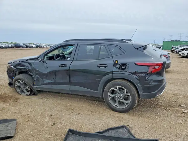 KL77LHEP0TC010506 2026 CHEVROLET TRAX - Image 2