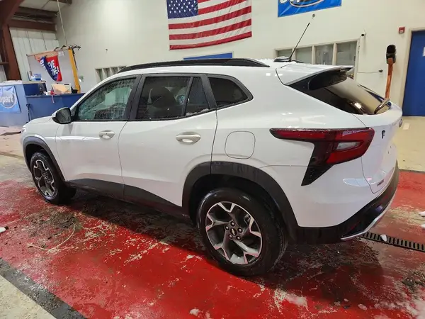 KL77LHEP0TC025149 2026 CHEVROLET TRAX - Image 2