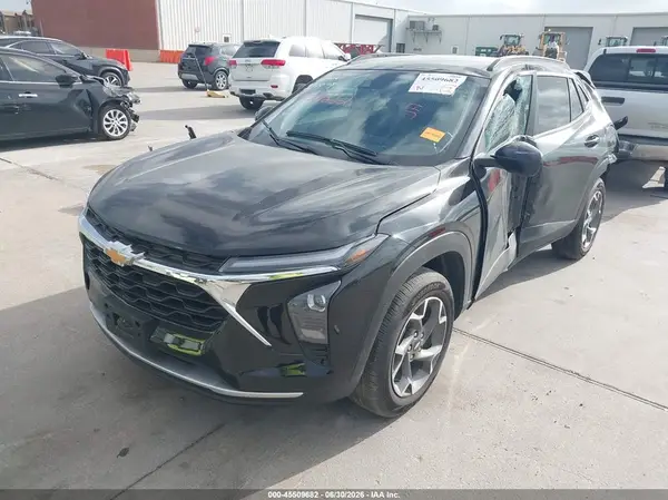 KL77LHEP0TC030089 2026 CHEVROLET TRAX - Image 2