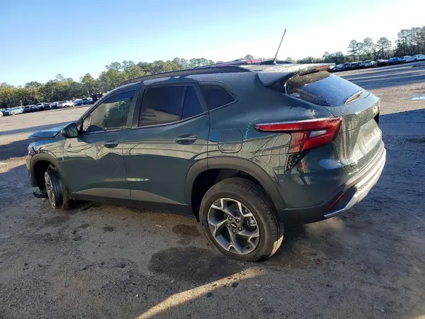 KL77LHEP0TC049158 2026 CHEVROLET TRAX - Image 2