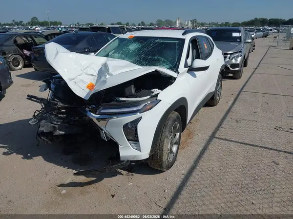 KL77LHEP0TC056448 2026 CHEVROLET TRAX - Image 2