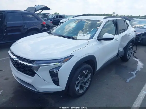 KL77LHEP0TC090860 2026 CHEVROLET TRAX - Image 2
