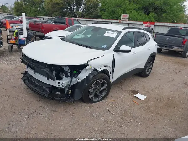 KL77LHEP0TC096514 2026 CHEVROLET TRAX - Image 2