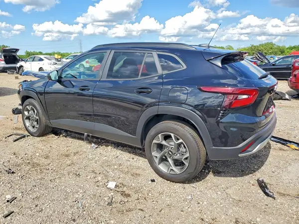 KL77LHEP0TC106801 2026 CHEVROLET TRAX - Image 2