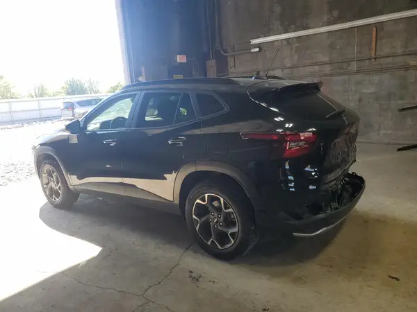 KL77LHEP1SC004678 2025 CHEVROLET TRAX - Image 2