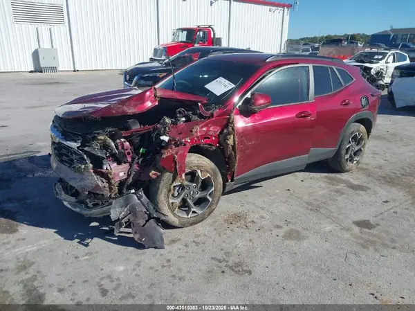KL77LHEP1SC014255 2025 CHEVROLET TRAX - Image 2