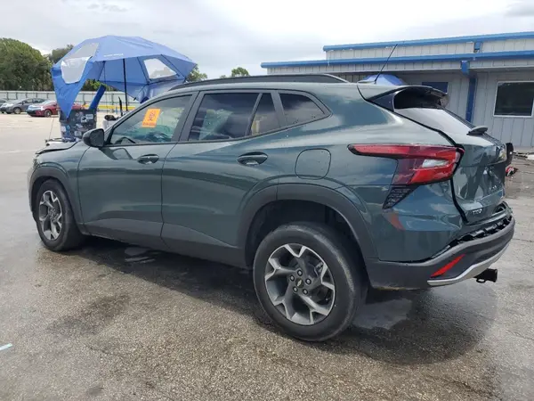 KL77LHEP1SC028687 2025 CHEVROLET TRAX - Image 2