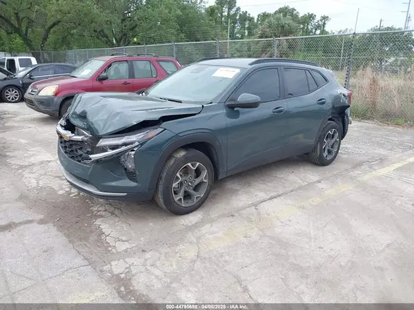 KL77LHEP1SC029032 2025 CHEVROLET TRAX - Image 2