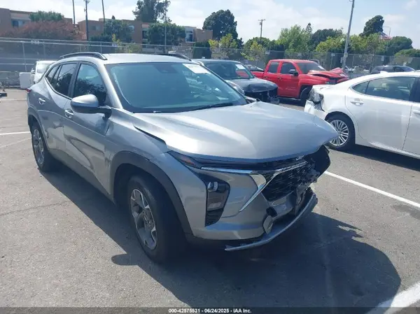 KL77LHEP1SC036420 2025 CHEVROLET TRAX - Image 1