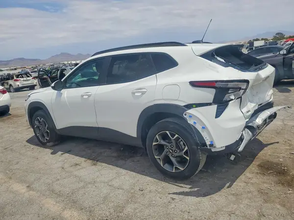KL77LHEP1SC038376 2025 CHEVROLET TRAX - Image 2