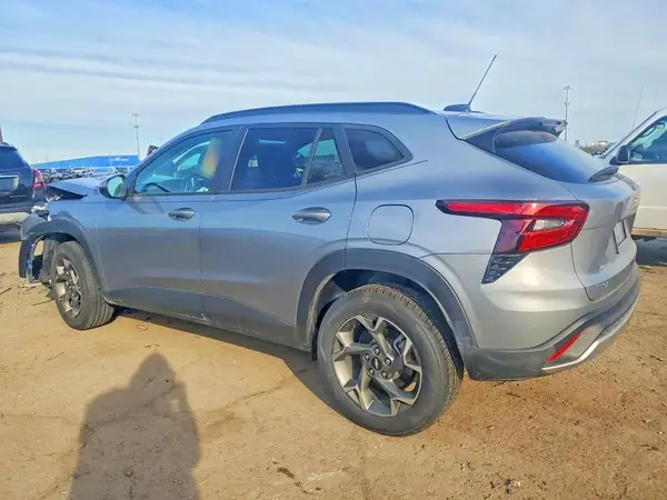 KL77LHEP1SC039592 2025 CHEVROLET TRAX - Image 2