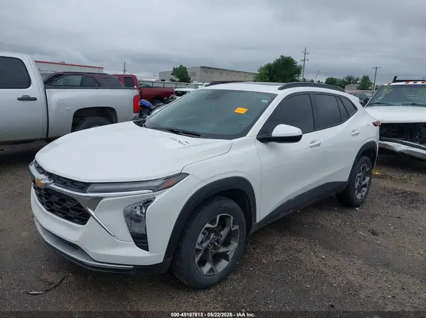 KL77LHEP1SC061561 2025 CHEVROLET TRAX - Image 2