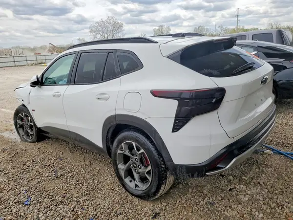 KL77LHEP1SC065870 2025 CHEVROLET TRAX - Image 2